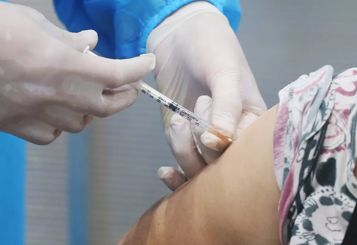 tiêm vaccine qua bắp tay